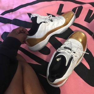 Black & gold 11s